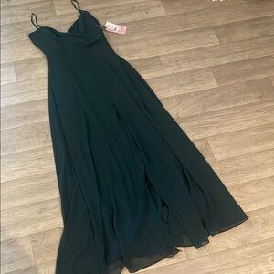 Lovely brand NWT size 4 regular split hem from Elegant green Evening Gown prom